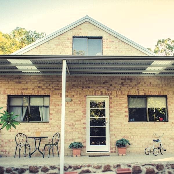 Mandia-Cottage-B&B_Accommodation_Exterior_Website_2022_02