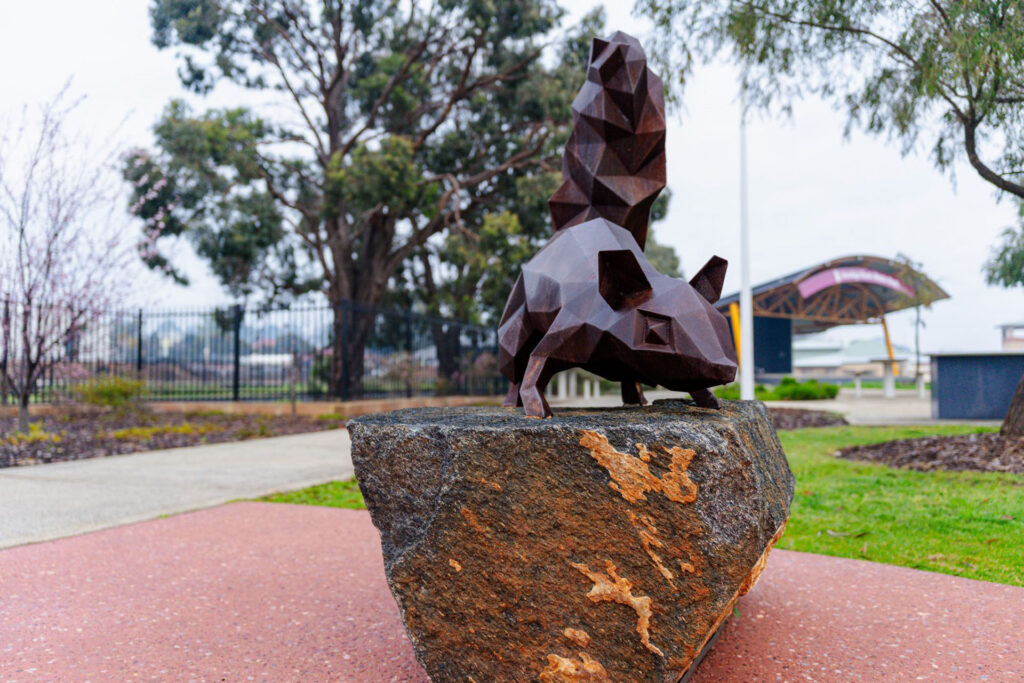 Central-Park_Wambenger-Statue_Flow-MTB_2024-14