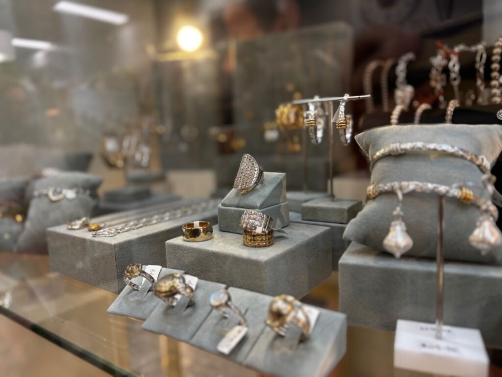 Cheeky-Squirrel_Stock_Shopping_CC_2025-03