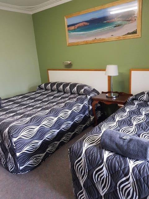 Collie-Motel_Rooms-Interior-1