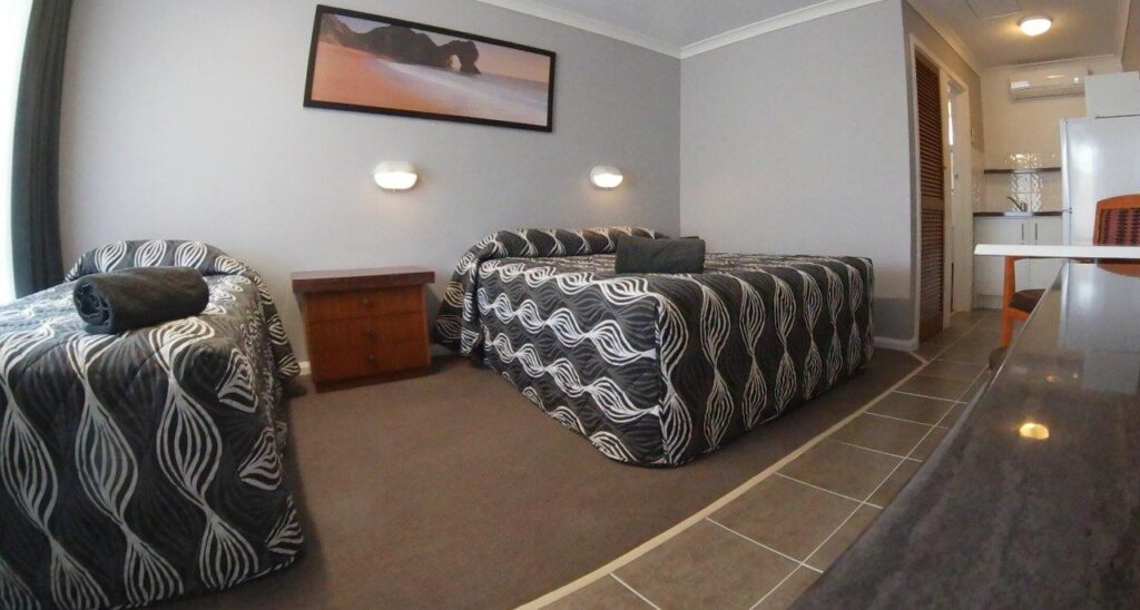 Collie-Motel_Rooms-Interior-2