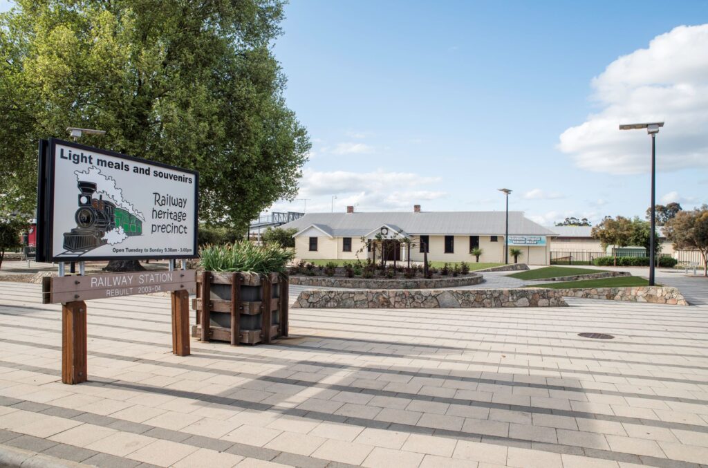 Collie-Railway-Station_exterior_JA_05