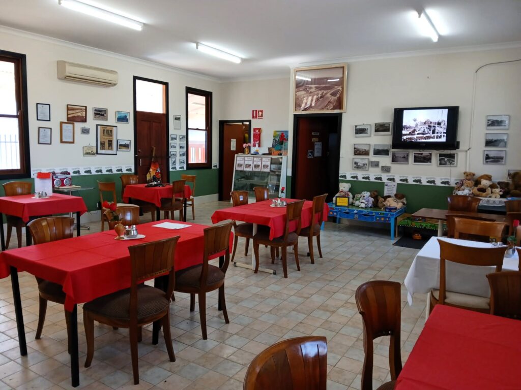 Collie-Railway-Station_seating-area_KM_2025_01