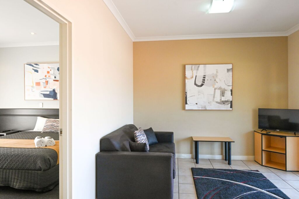 Collie-Ridge-Resort-Hotel_Room-Lounge_Henderson_2023-113