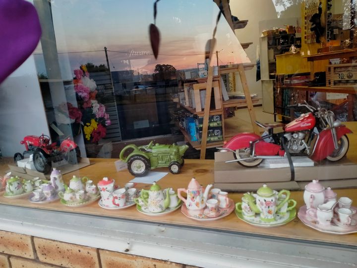 Mystical-Presents_Window