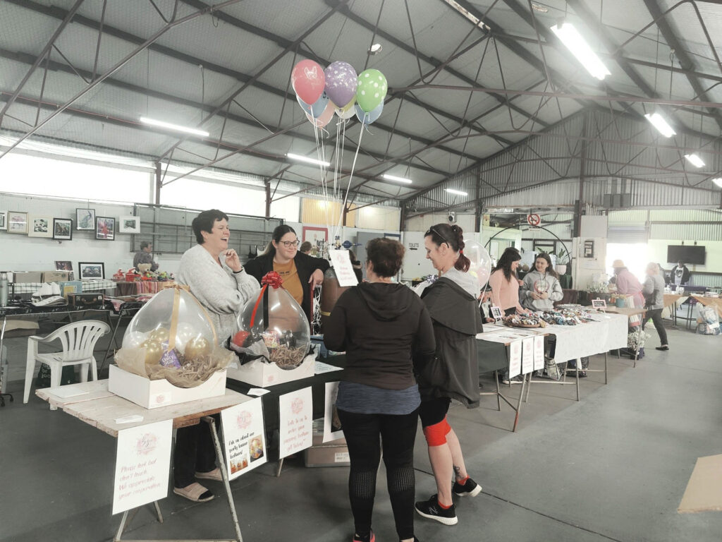 Collie-Country-Markets_balloons