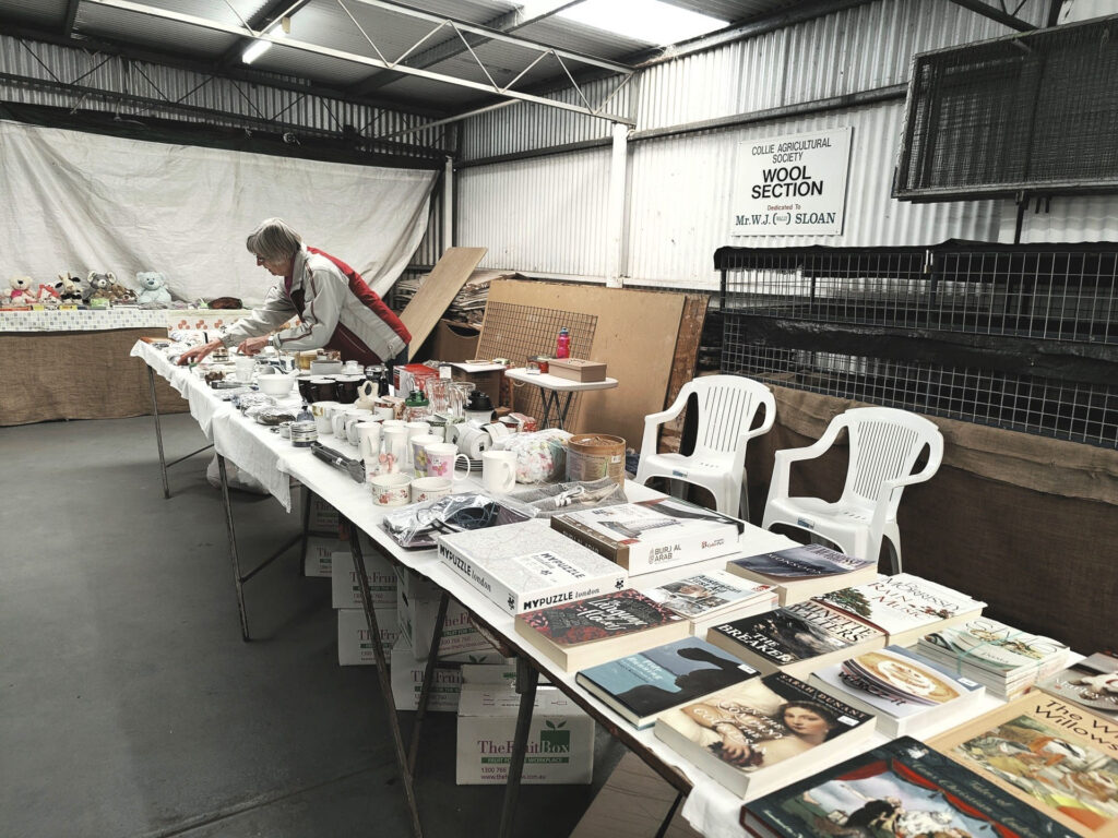 Collie-Country-Markets_setting-up