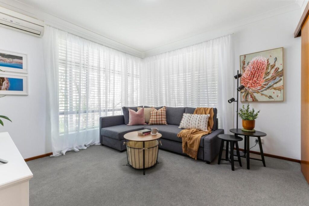 Diamond-Lake-Escape_Lounge-Area_Accommodation