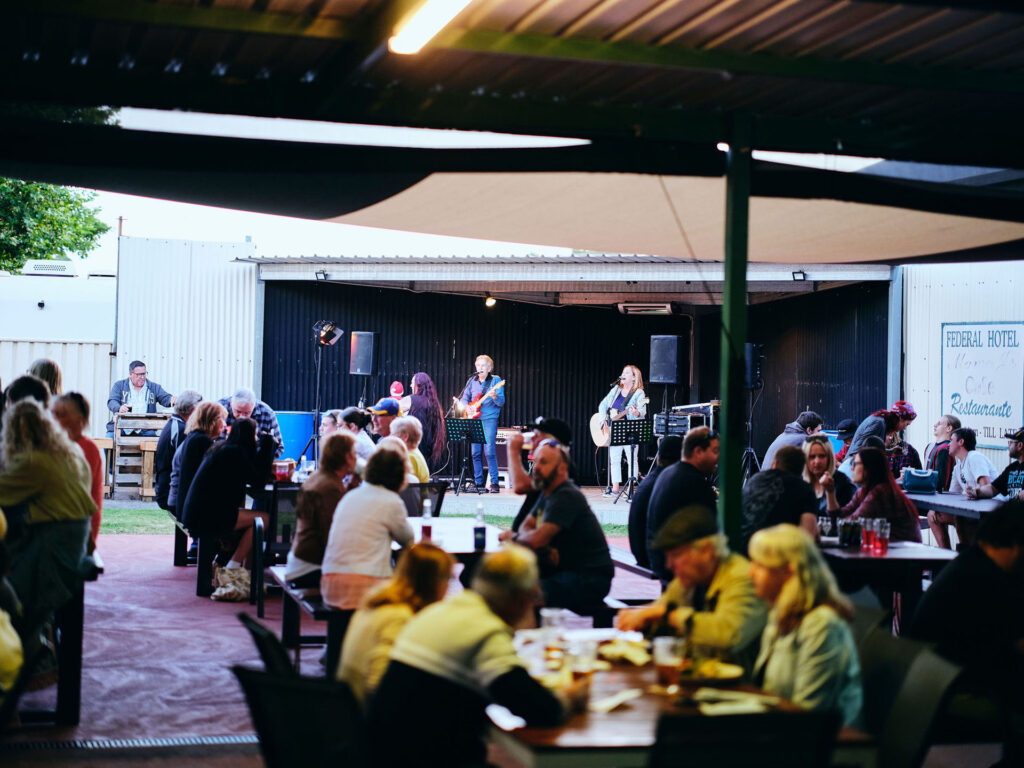 Federal-Hotel-Pub_Eat-Drink_Beer-Garden_Ord_2021-272