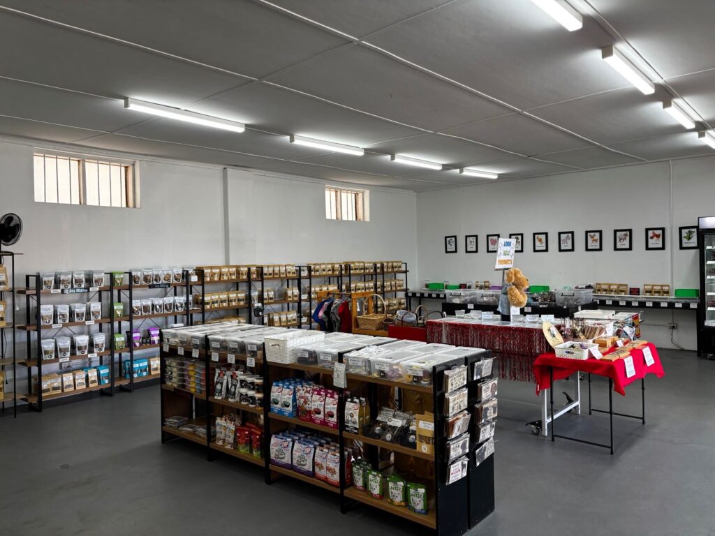 Ma-&-Pa-Pet-Delights_interior_CC_05_2025