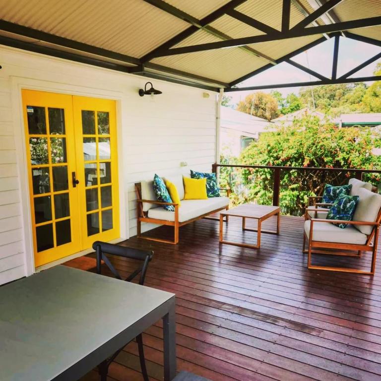 Mayfield-House_Outdoor-Deck_Accommodation_2023-1