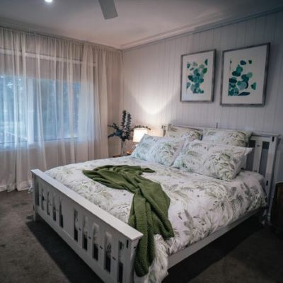 Red-Tail-Retreat_bedroom_website_2021_09