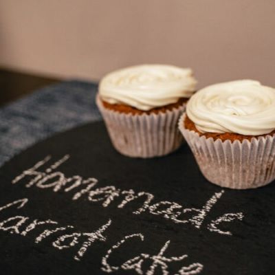 Red-Tail-Retreat_cakes_website_2021_05