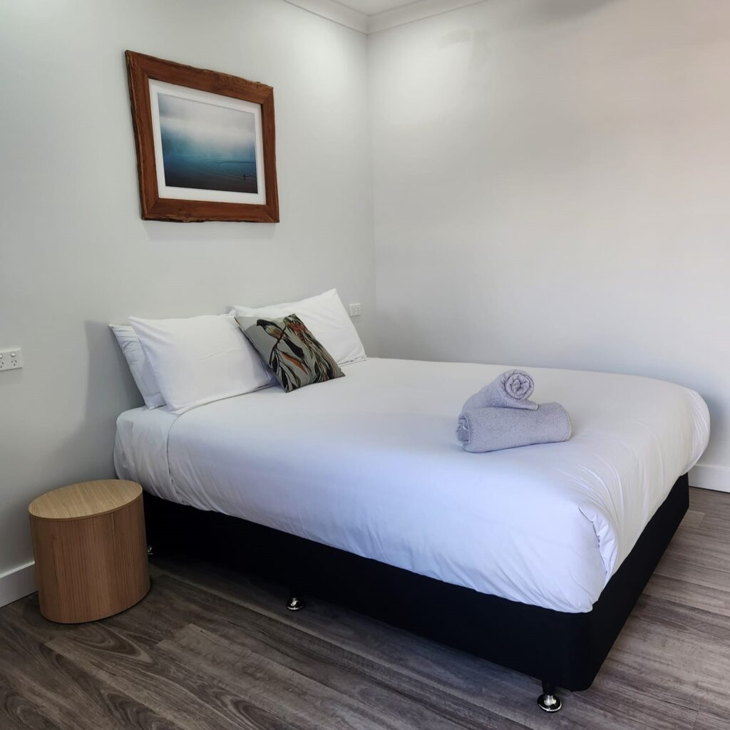 Wambenger-Lodge_Bedroom_Facebook_2024_05