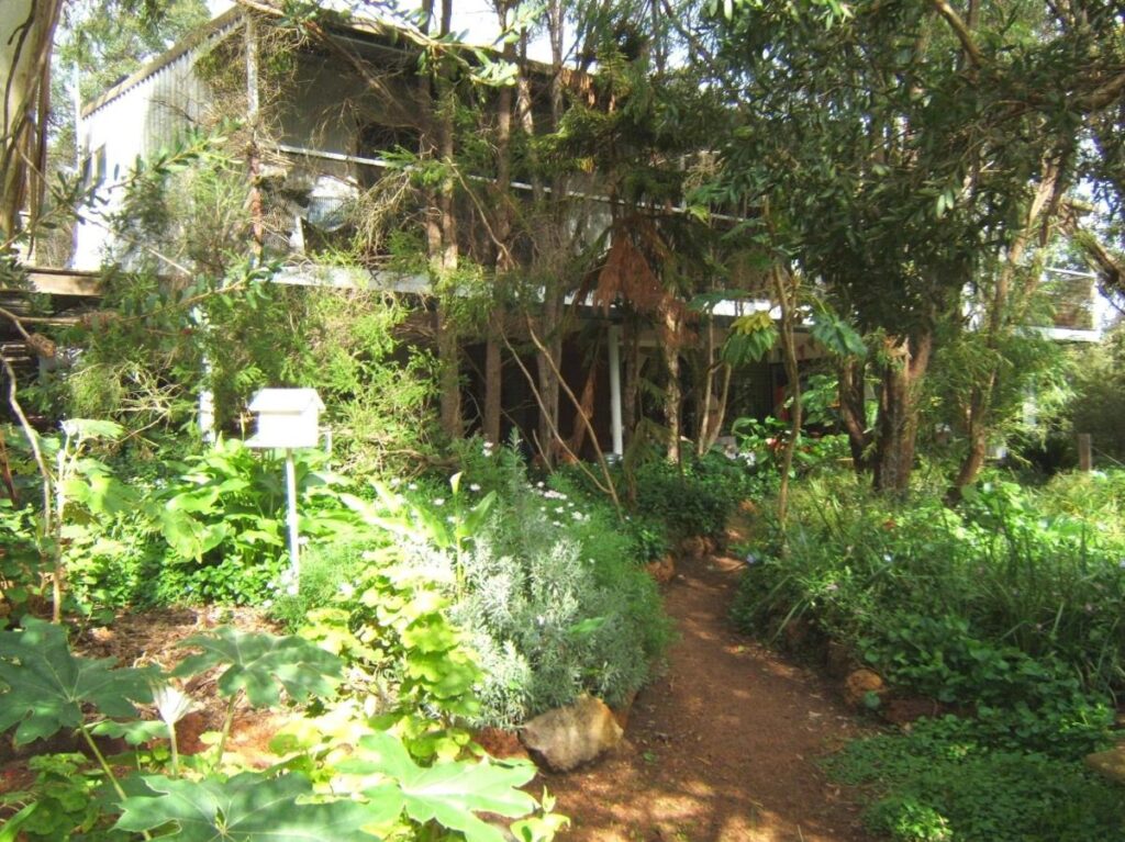 Whispering-Pines-B&B_Accommodation_Garden-3